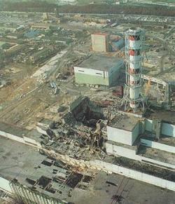 De verwoeste reactor 4 in Tsjernobyl